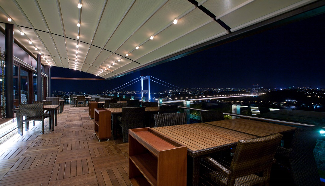 retractable curved pergola